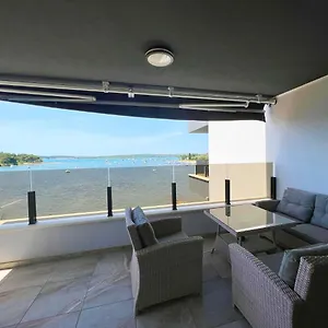 Apartment Jasmin With Sea View, Medulin